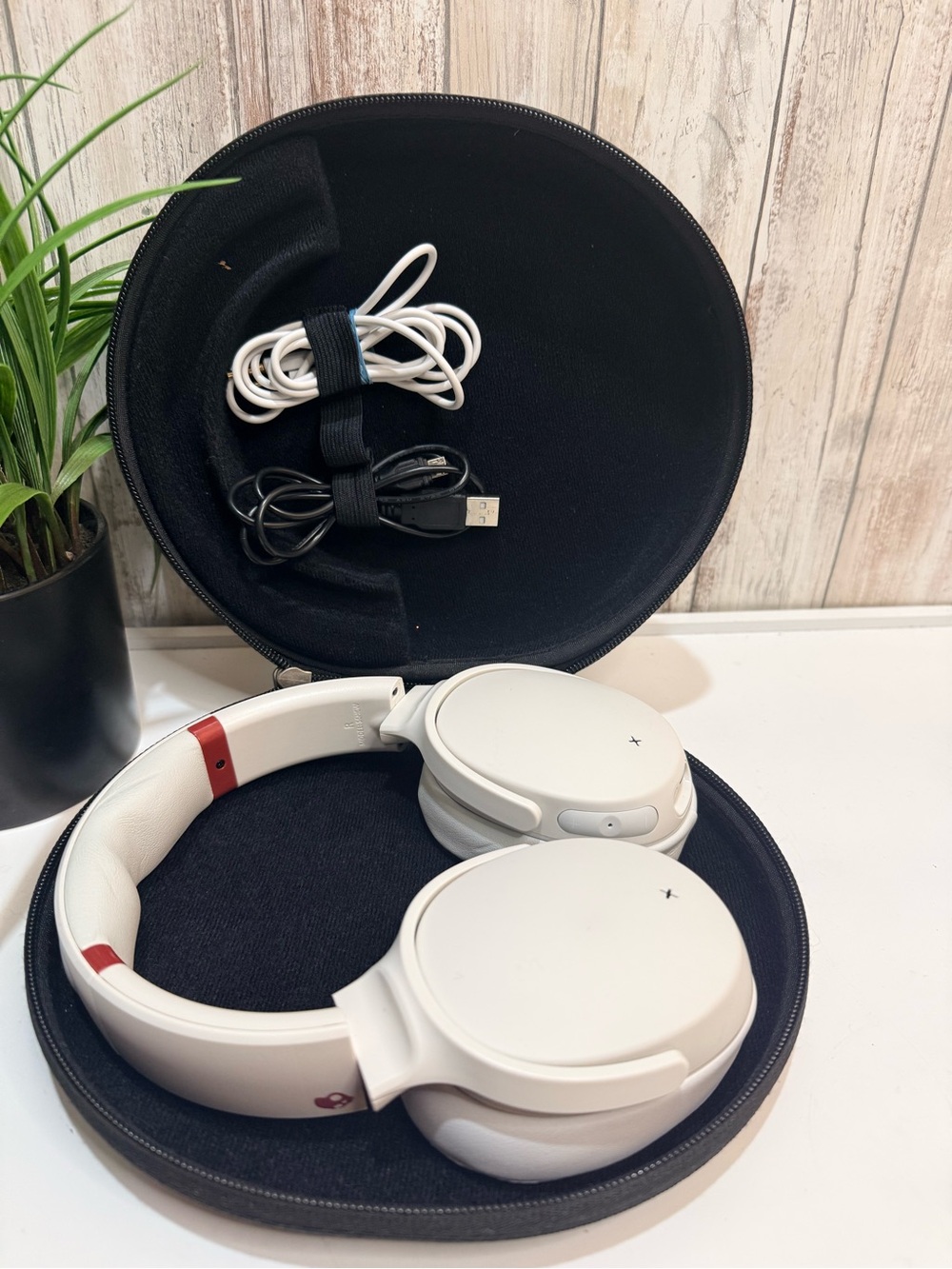 Skullcandy Venue Wireless Headphones With Active Noise Cancelling -S6HCW-L568